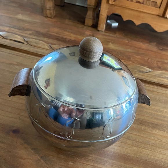 West Bend Penguin Hot & Cold Server - Picture 2 of 5